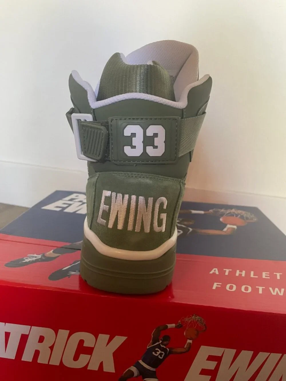 33 HI OG Basketball Shoes in Loden Green/White